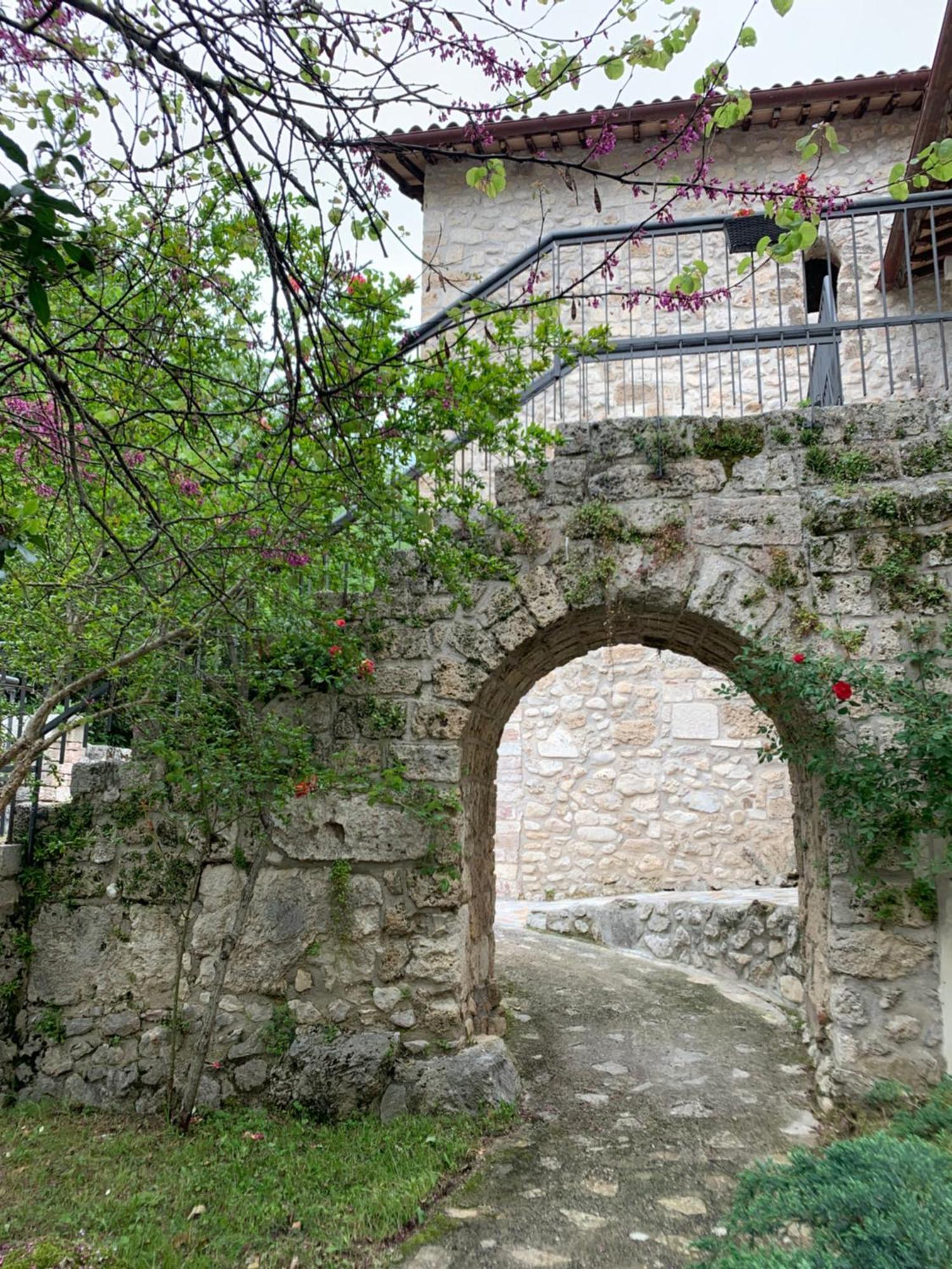 Abbazia Ss. Quirico E Giulitta Hotel Micigliano Exterior photo